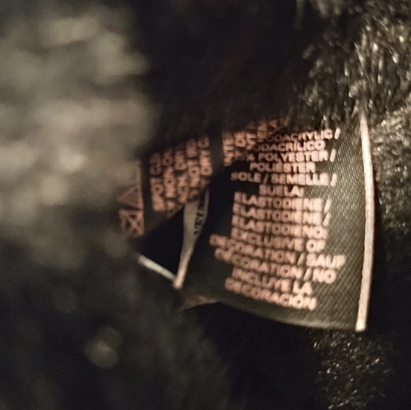 Victoria Secret Closed-Toe Faux Fur Slippers Logo - Picture 8 of 8